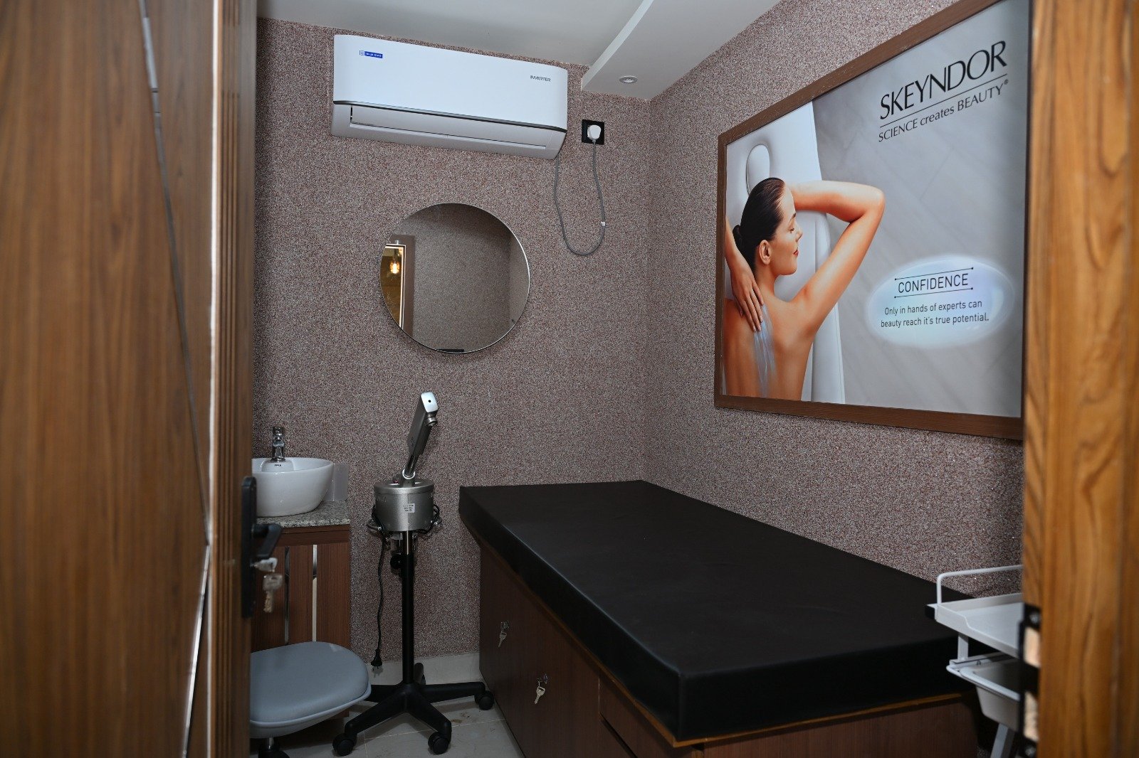 WhatsApp Image 2025 12 12 at 18.47.25